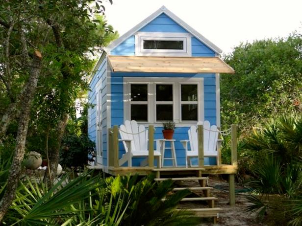 HG-DISP_Tiny-House-trailers-little-beach-cottage-on-wheels-by-signatour-tiny-houses-001.jpg.rend.hgtvcom.616.462