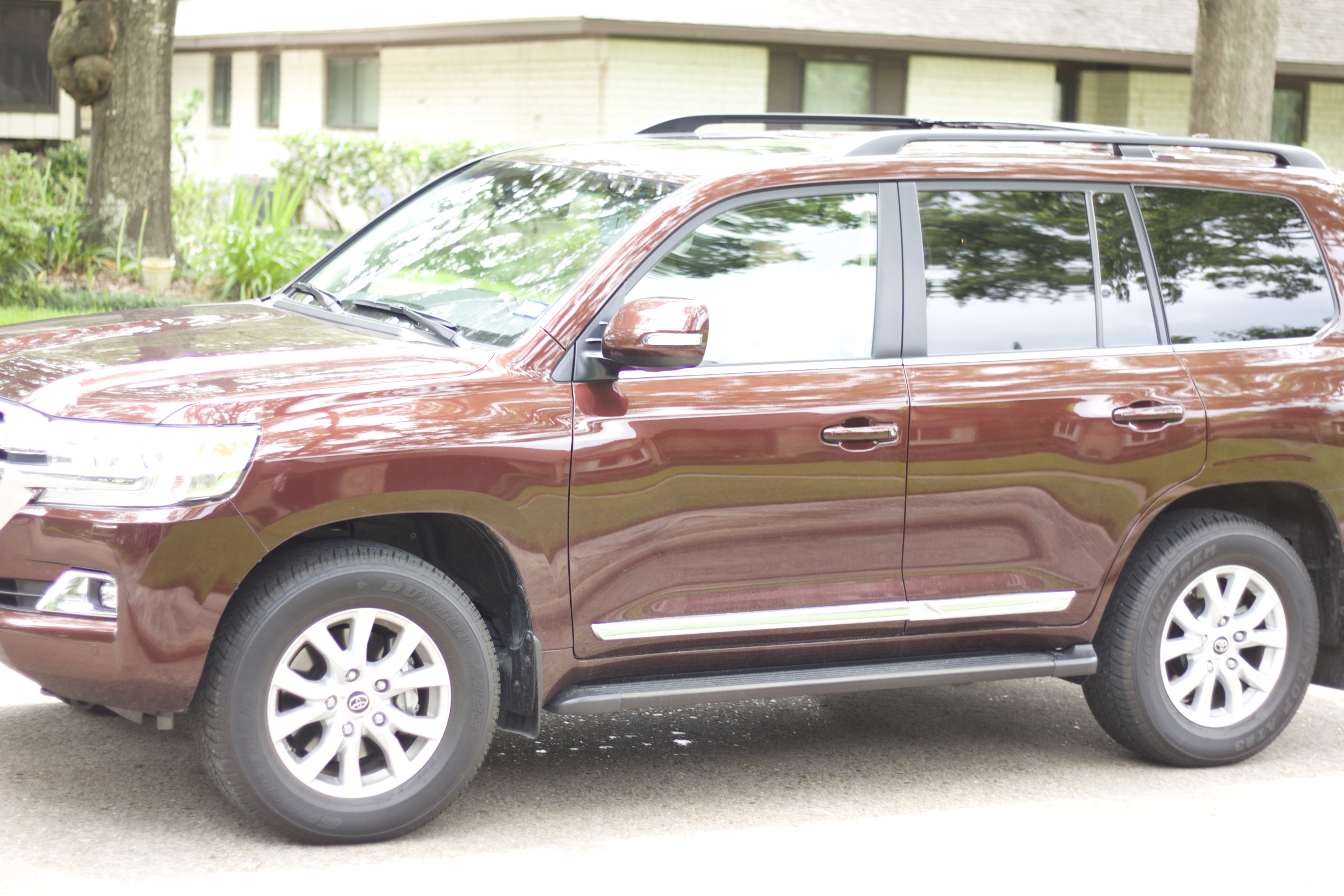 To Minivan or Not to Minivan- A moms thoughts on whether or not a minivan is the way to go with the help of the 2016 Toyota Land Cruiser. 