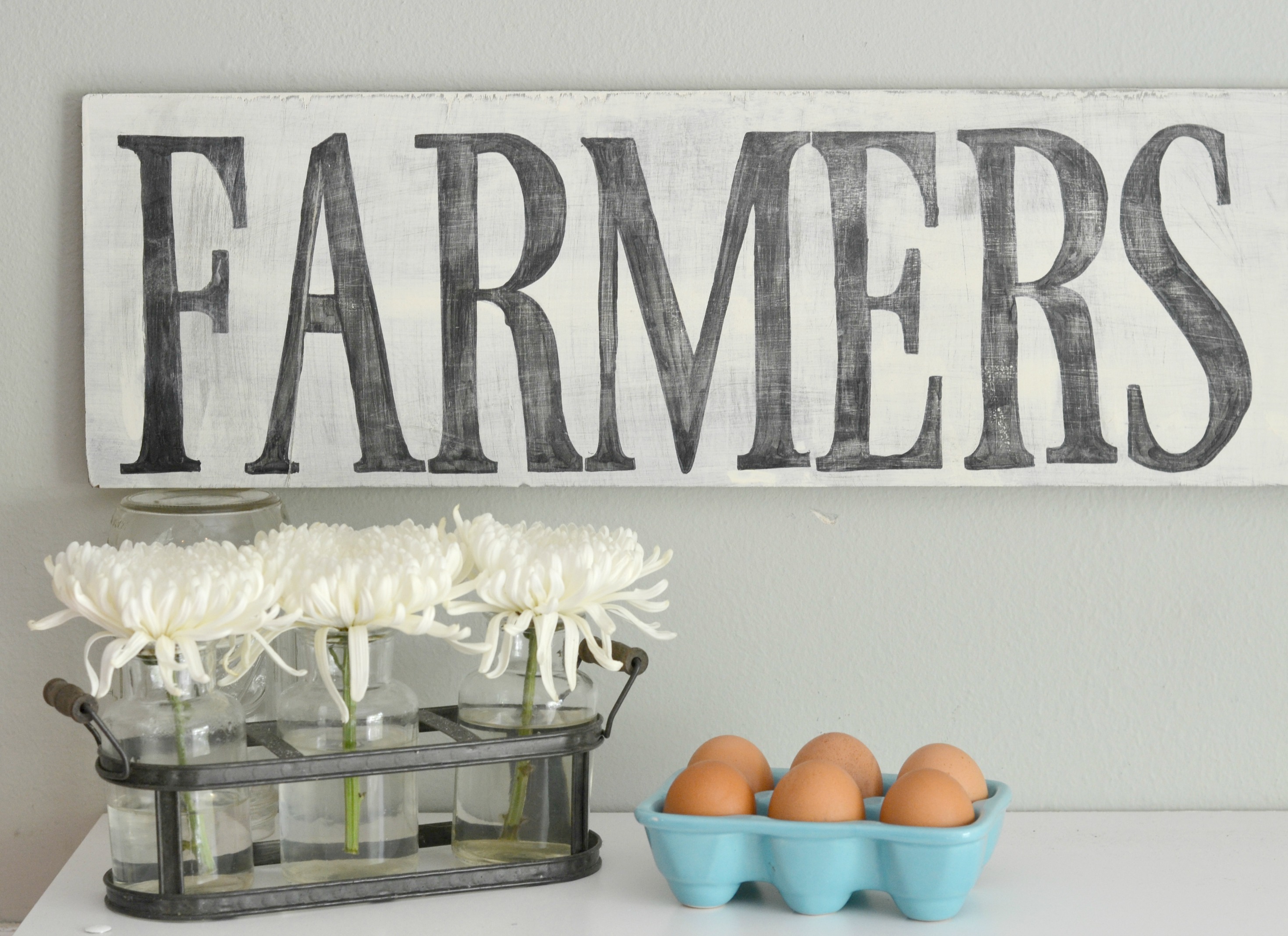Easy DIY Wooden Sign - this tutorial is very easy to follow. DIY Wooden sign with frame. Rustic wooden sign with saying.