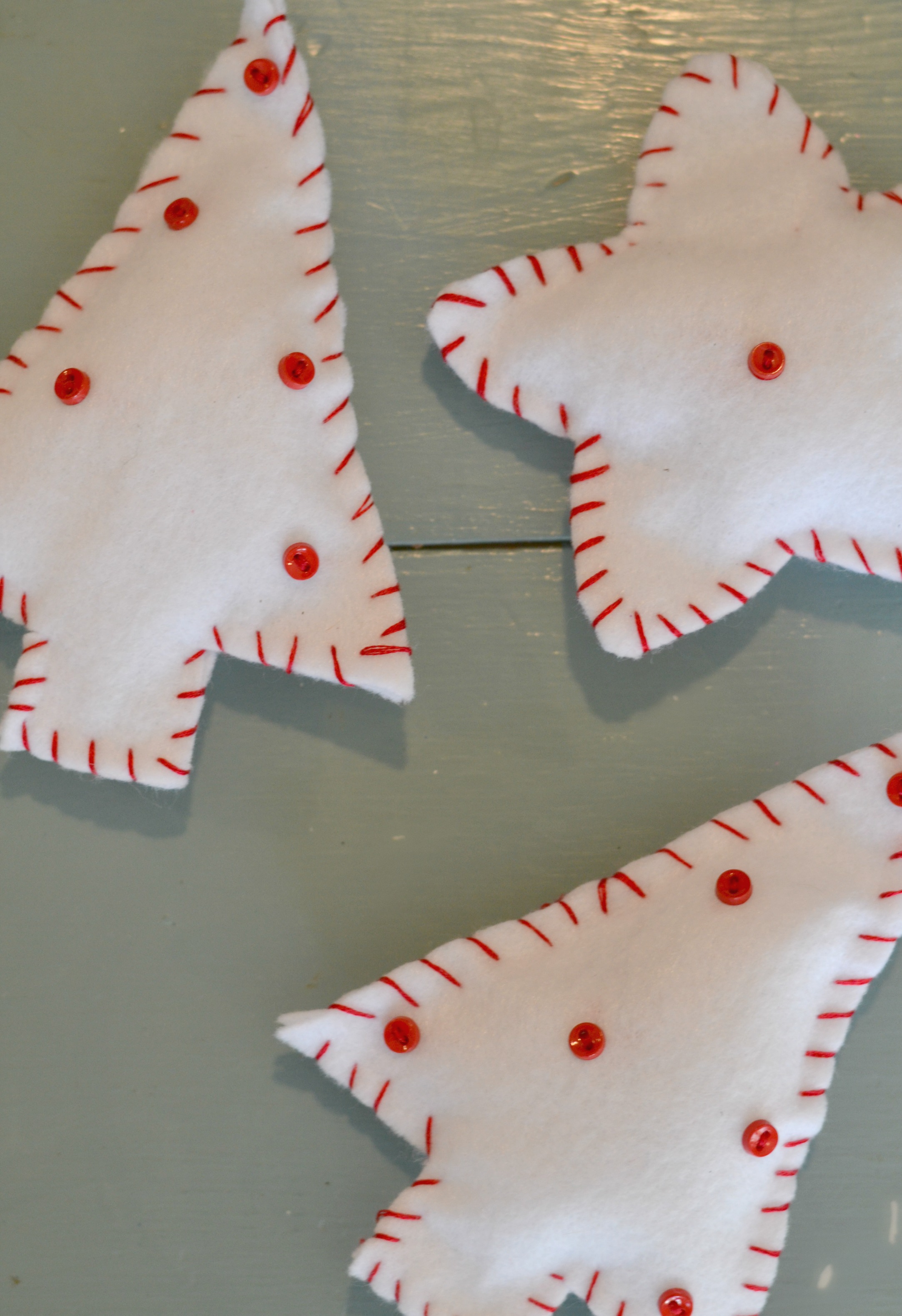 easy-diy-felt-christmas-bunting