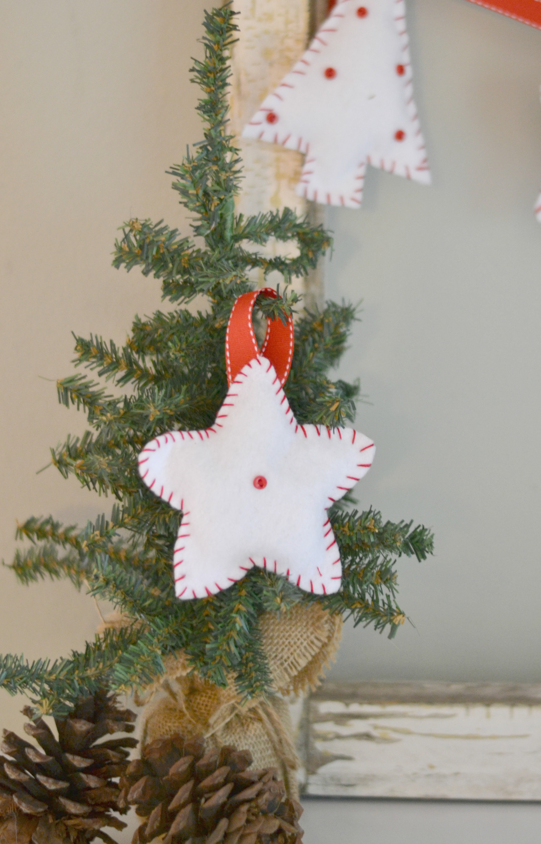 Felt Stars DIY Christmas Decorations