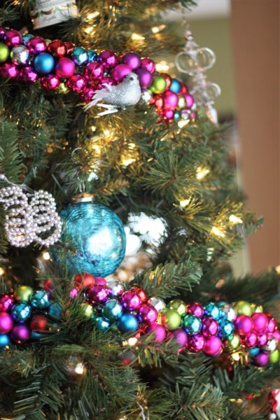 Easy DIY Christmas Ornament Garland - Houston Mommy and Lifestyle