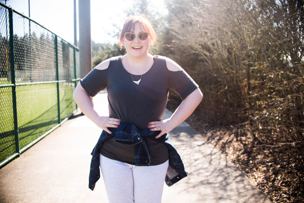 comfy cute joggers outfit mom outfit casual outfit