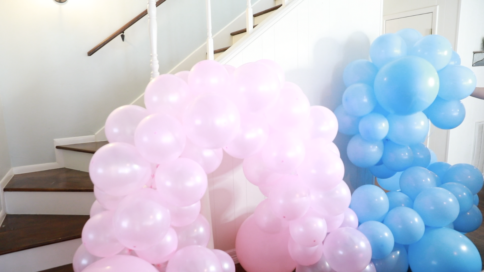 Easy balloon arch tutorial  Balloon arch using needle and thread. 